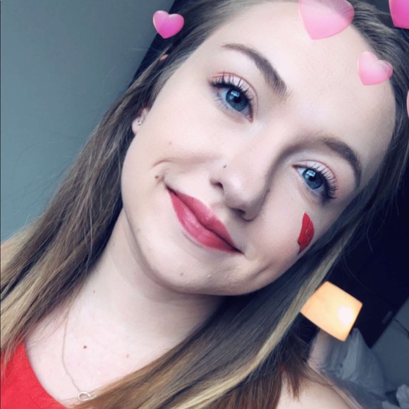 Meet your Posher, Amanda - Picture 1 of 1